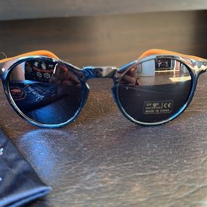 New unisex Rounded frame sunglasses with black lenses Titos